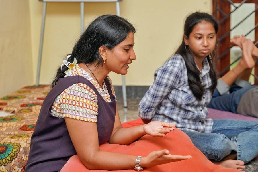 Facilitator speaking during the Cohesion Circle session